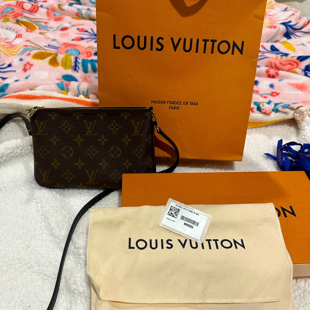 Authentic Louis Vuitton Double Zip Pochette